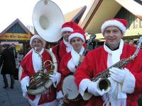 Kerstorkest. Looporkest of staand orkest